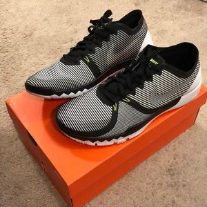NWT Men’s Black & White Nike Free Trainers - 10.5